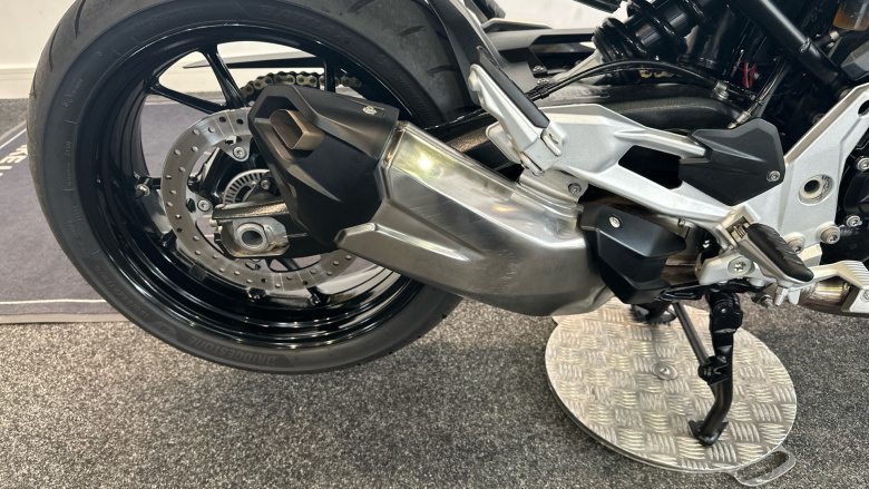 BMW F900 R